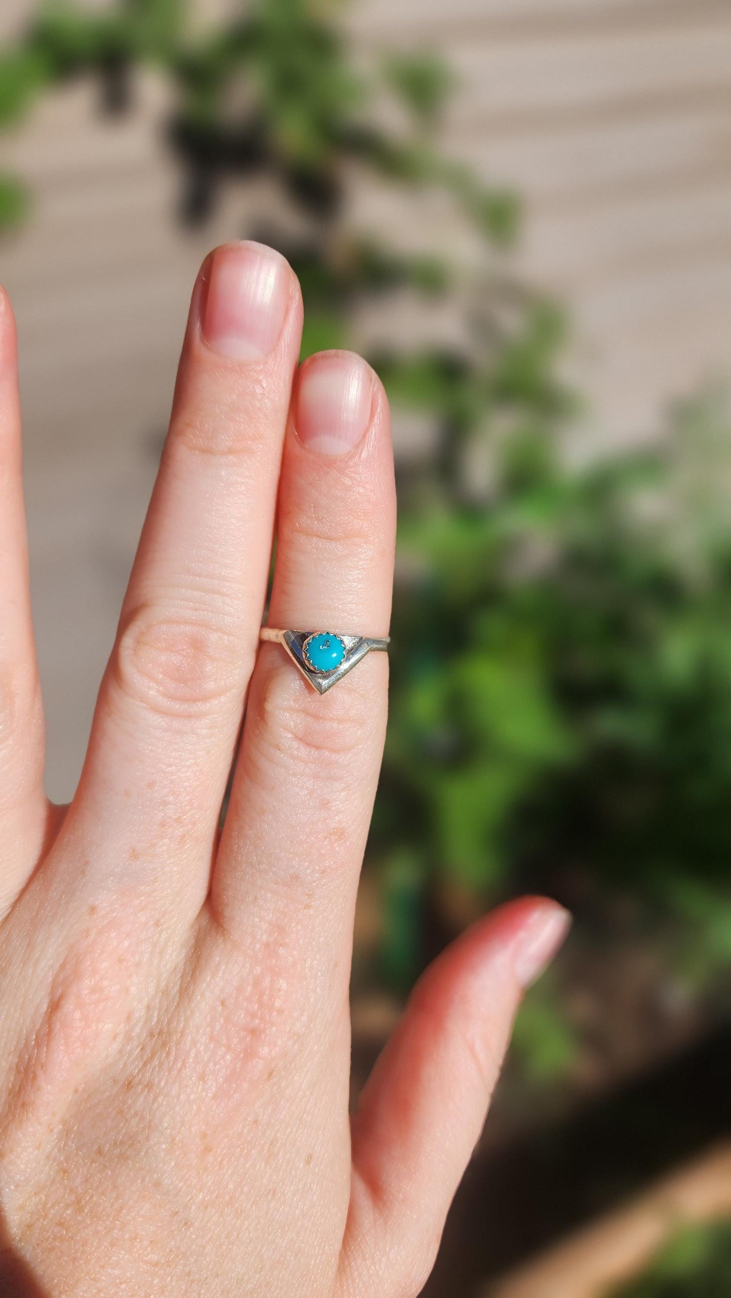 "V" shaped Sterling Silver Kingman Turquoise Navajo Ring, Size 6