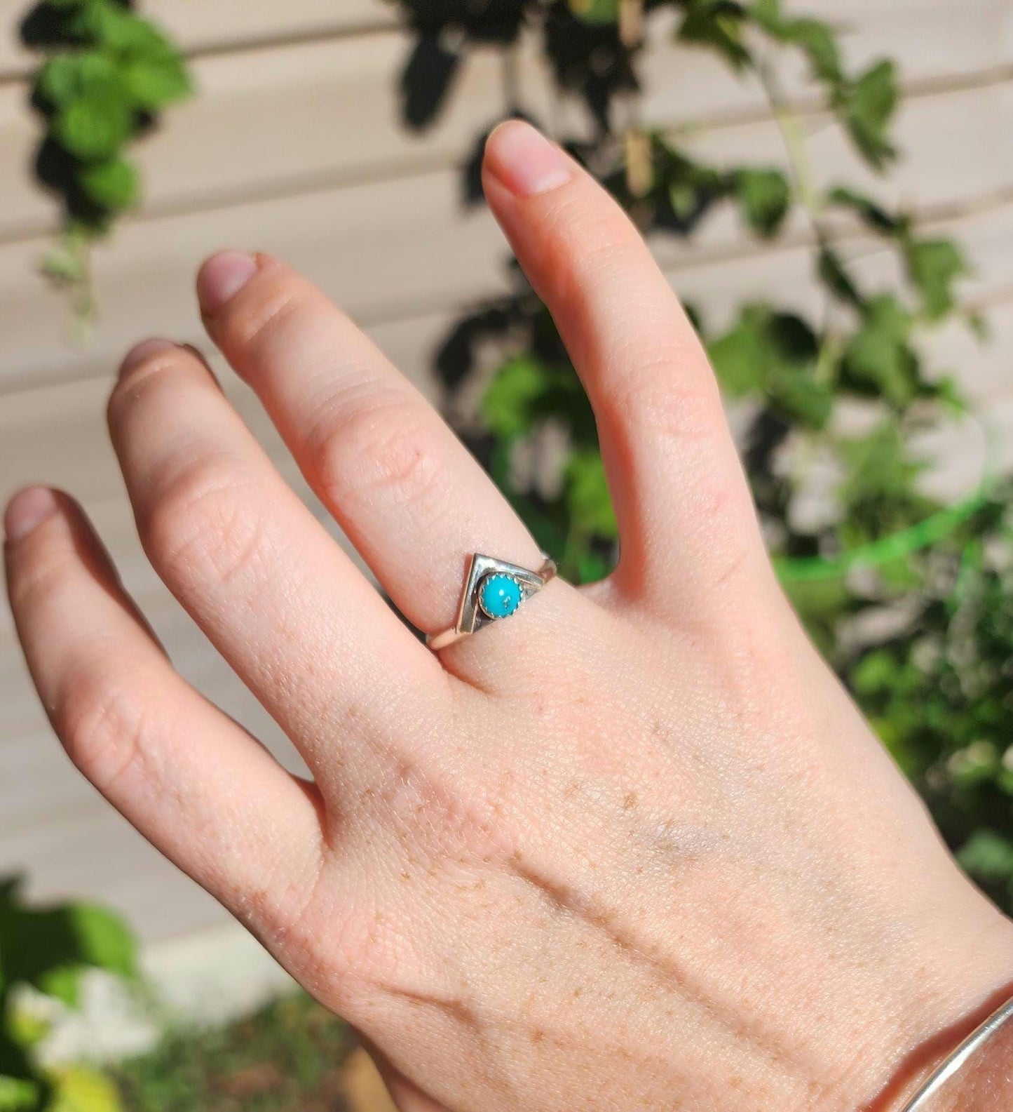 "V" shaped Sterling Silver Kingman Turquoise Navajo Ring, Size 6