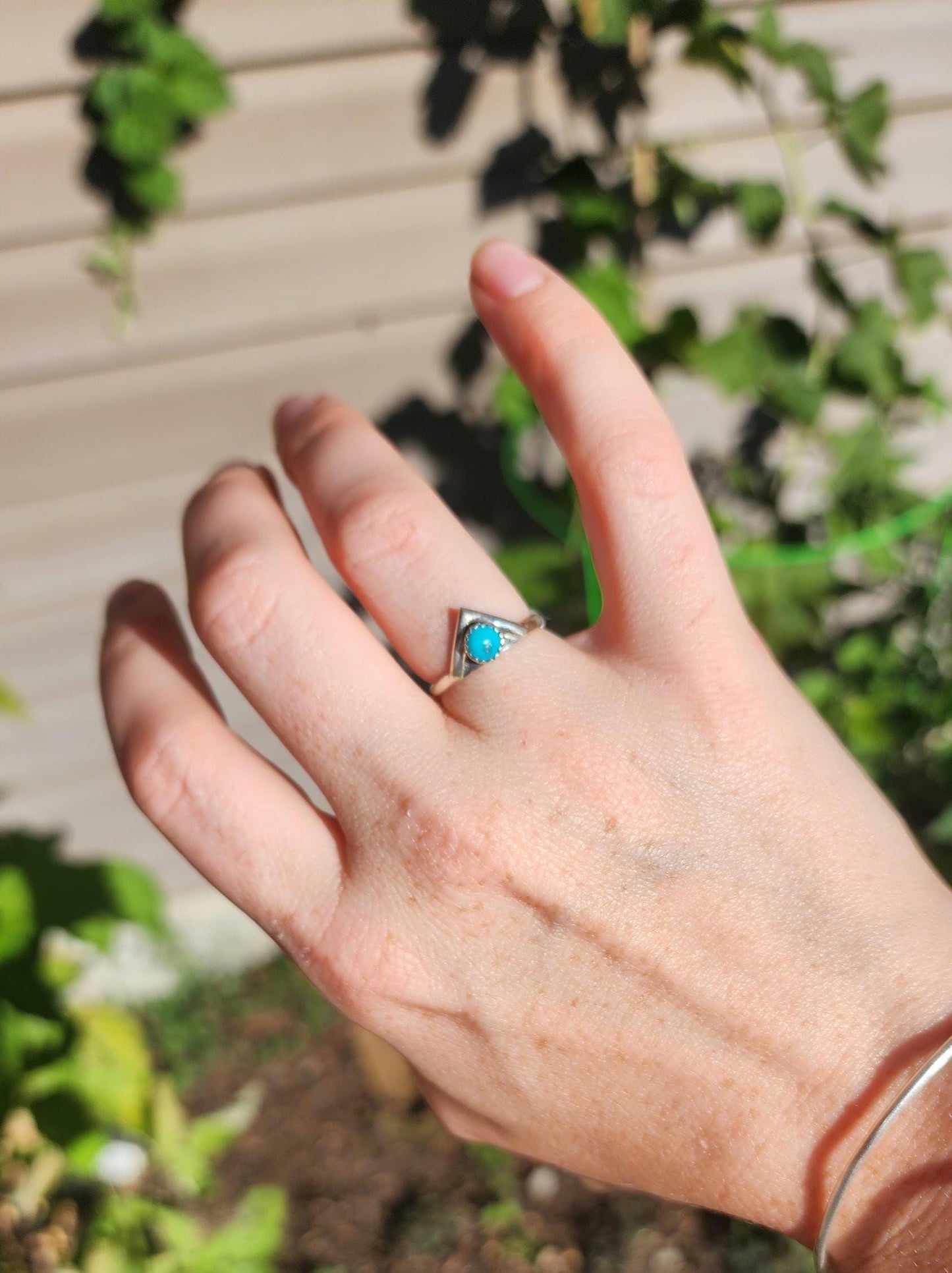 "V" shaped Sterling Silver Kingman Turquoise Navajo Ring, Size 6