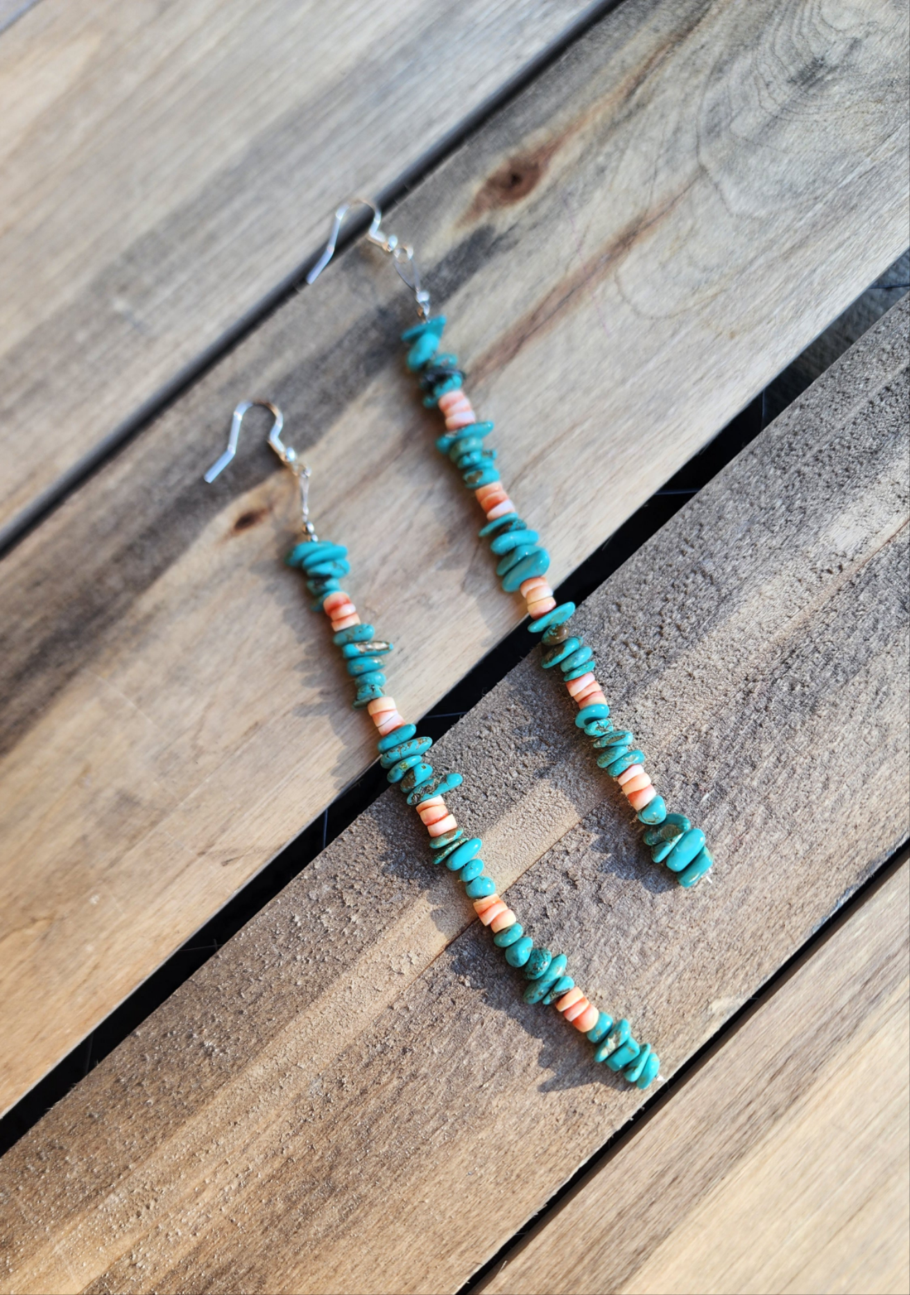 Pink Conch shell, magnesite(dyed howlite) dangle earrings