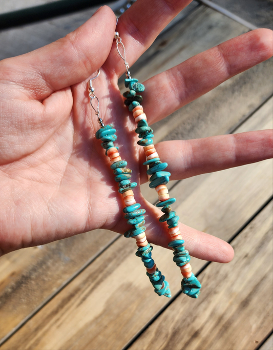 Pink Conch shell, magnesite(dyed howlite) dangle earrings