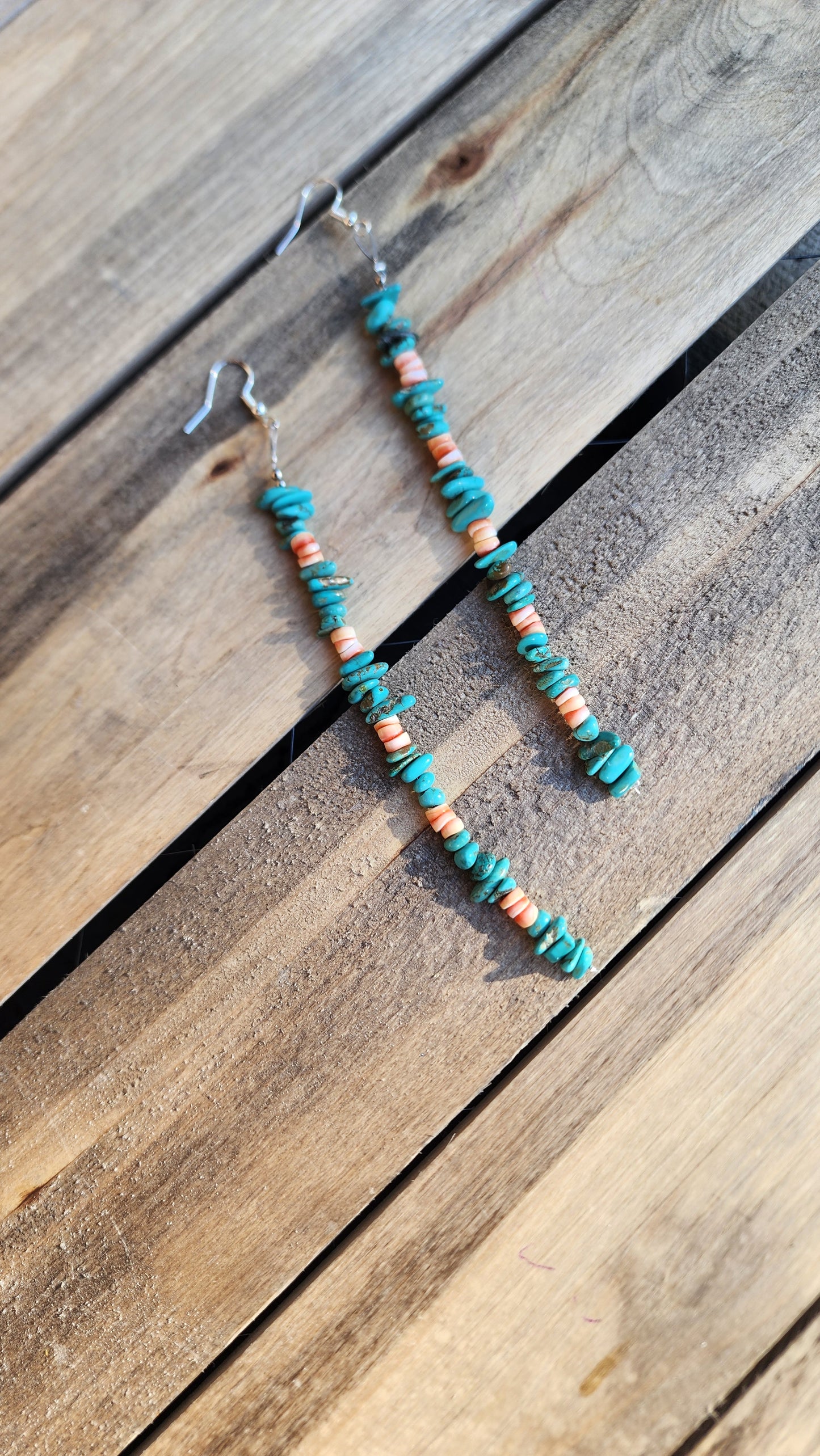 Pink Conch shell, magnesite(dyed howlite) dangle earrings